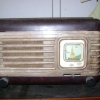 Старо радио 1950г Москвич , снимка 1 - Антикварни и старинни предмети - 43755157