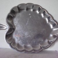 Стара метална бонбониера, снимка 1 - Антикварни и старинни предмети - 27207085