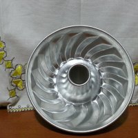 Алуминиева форма за кекс , снимка 1 - Антикварни и старинни предмети - 43355548