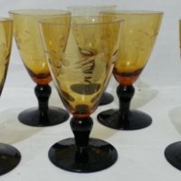 Стъклена гарафа и чаши цветно стъкло, снимка 2 - Антикварни и старинни предмети - 36017169
