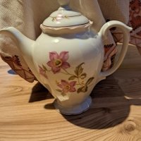 стар порцеланов чайник, снимка 1 - Антикварни и старинни предмети - 43764000