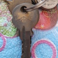 Стари ключове и мини катинарче, снимка 7 - Други ценни предмети - 40612444