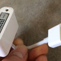 Apple Adapter HDMI към DIV, снимка 2 - Аксесоари за Apple - 32664007