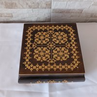 Стара дървена кутия за бижута - украсена с фурнир - №2, снимка 2 - Антикварни и старинни предмети - 43706706