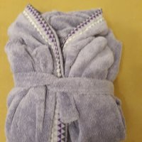 Кралски халат най-високо качество - хладко лилаво със стилна шевица, снимка 17 - Други - 39217671