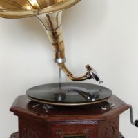 Старинен грамофон с фуния, снимка 9 - Антикварни и старинни предмети - 37956257