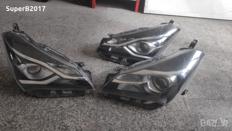 Продавам - оригинални ляв и десен фар за Тойота Ярис 2017-2020, снимка 1
