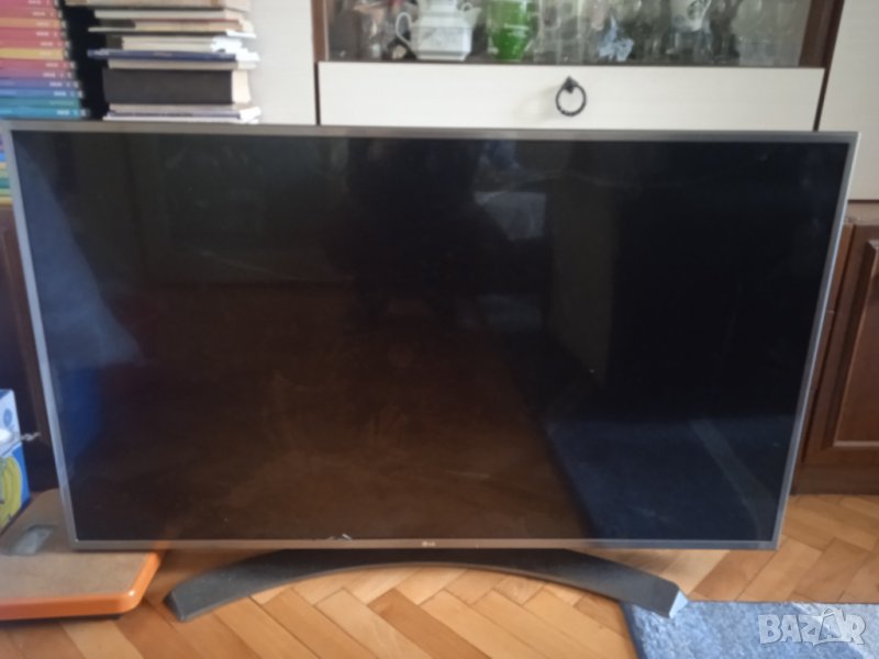 Много голям телевизор TV LG 49UH668V (счупен екран, платките работят), снимка 1