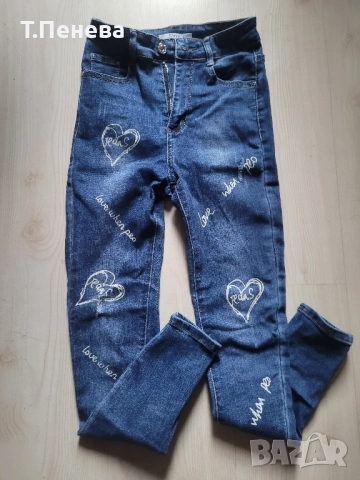 Дънки с надпис и сърца 