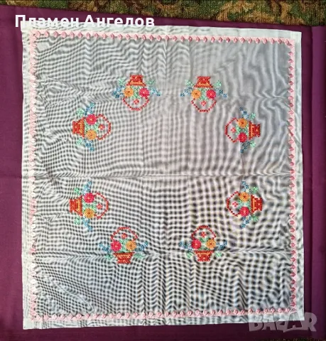 Ръчно бродирано Каре на тюл 