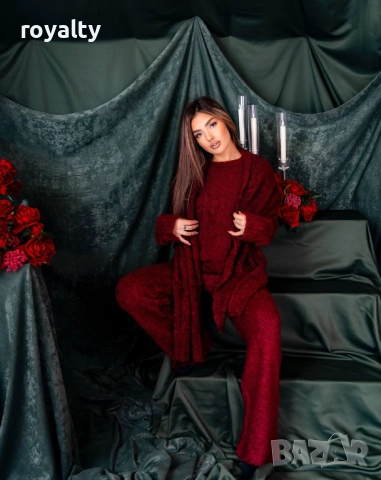 Червен Дамски Комплект с Шал , снимка 2 - Спортни екипи - 52884592