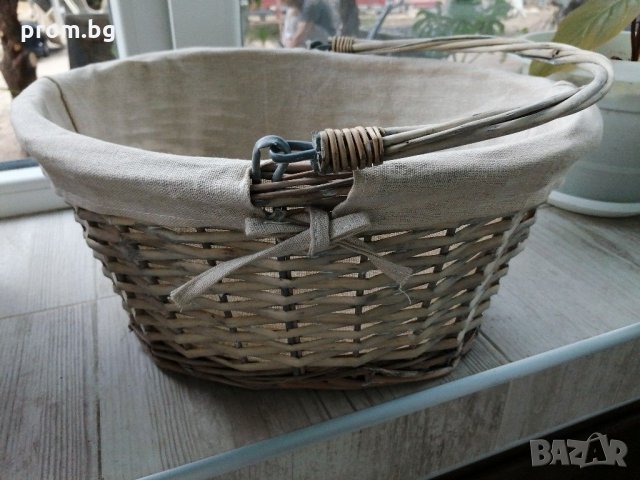 Плетена кошница с дръжка, панер за пазаруване, декорация, нова. Бял цвят. Дължина 40 см
