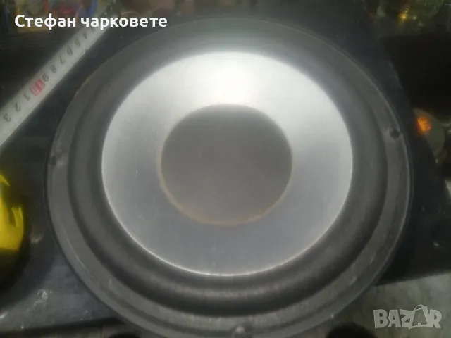 Басов говорител свалян от суббувер с 50 вата мощност и 4 ома съпротивление 