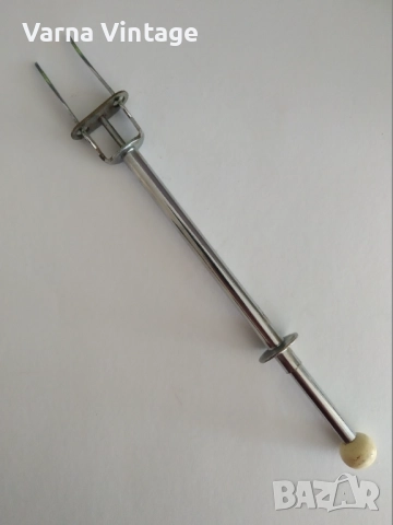 Винтидж механична вилица за бране на кисели краставички, сирене и маслини.., снимка 2 - Антикварни и старинни предмети - 51519827