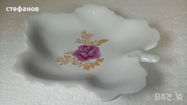 Порцеланови чинийки за мезета под формата на листо, Украйна, снимка 5 - Чинии - 52375831