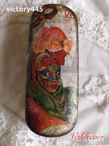 Кутия за диоптрични очила Целувката, снимка 3 - Ръчно изработени сувенири - 51583857