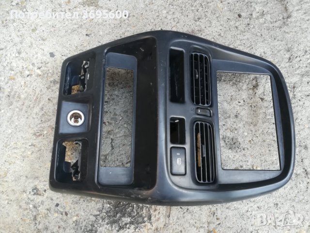 Nissan Navara Нисан Навара подлакътник  централна конзола стойка чаши, снимка 4 - Части - 42972389