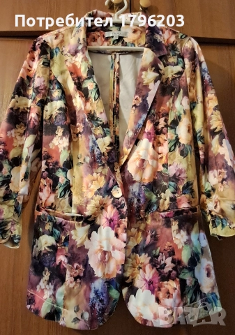 Две красиви дамски сака