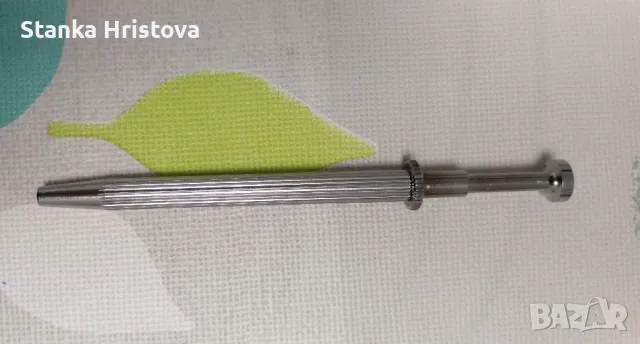 Пинсета за бижута.