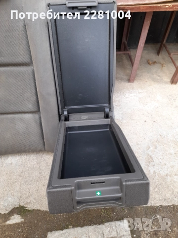 Ауди а4 б6 заден подлакътник, снимка 2 - Части - 52027629