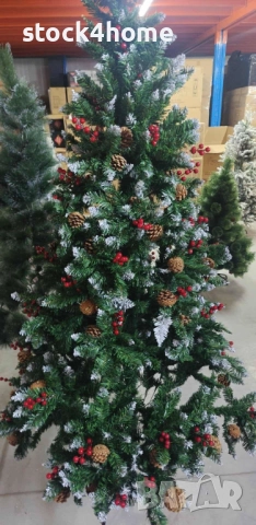 Луксозна Изкуствена елха с червен глог и шишарки, снимка 2 - Декорация за дома - 52575133