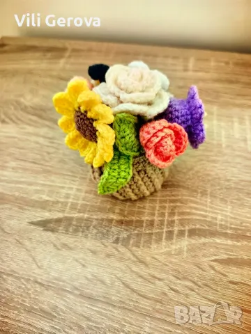 Ръчно плетени цветя, снимка 14 - Изкуствени цветя - 40959502