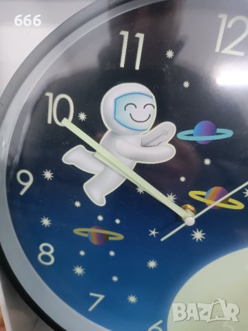 часовник , снимка 2 - Стенни часовници - 43429372