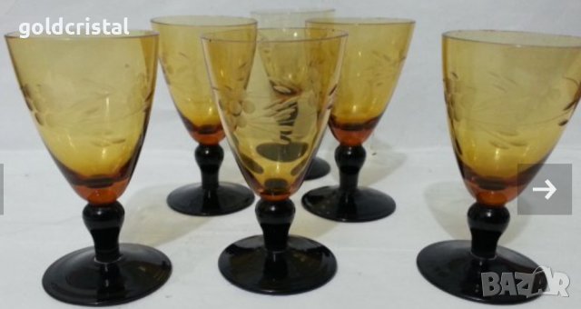 Стъклена гарафа и чаши цветно стъкло, снимка 2 - Антикварни и старинни предмети - 36017169