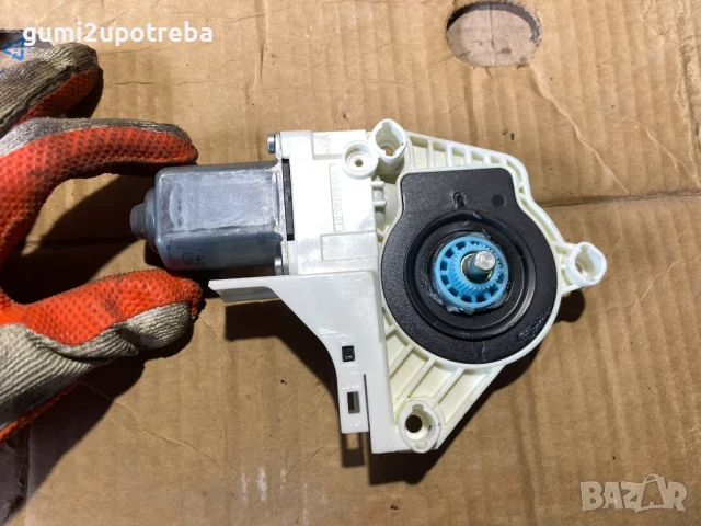 Моторче Стъклоповдигач Задно Ляво 8K0959812A Porsche Cayenne 3.0D 92A/2012г, снимка 2 - Части - 50819062