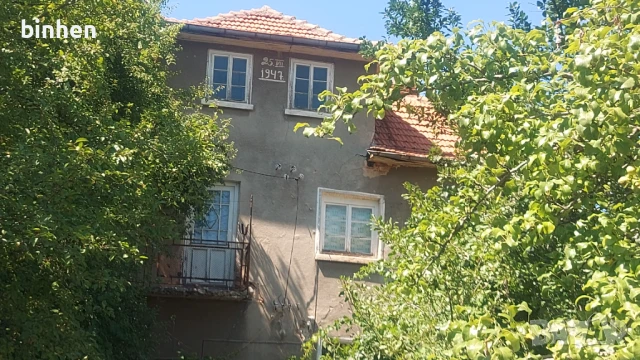 Къща 2 етажа с.Миланово(Лакатник), снимка 11 - Къщи - 51312262