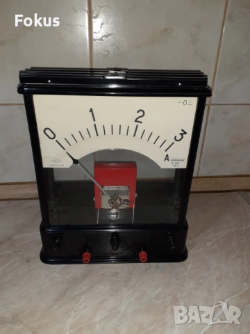 Стар руски съветски учебен уред амперметър в кутия