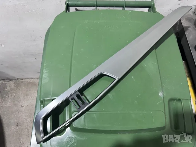 Лайсна за табло Мерцедес Ц класа W204 , снимка 2 - Части - 48793518