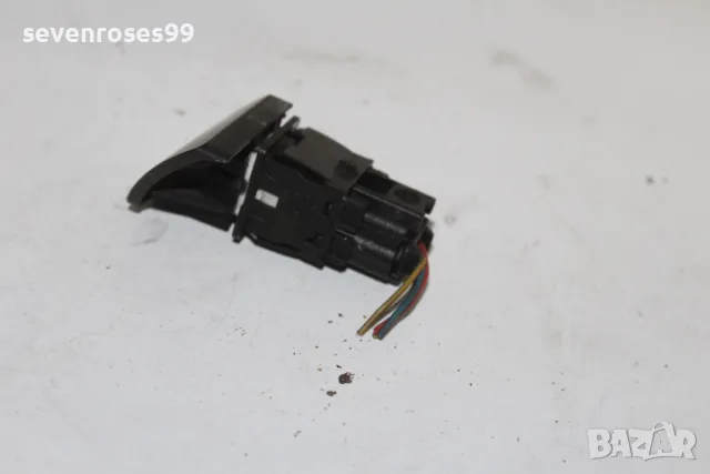 Бутон заключване Пежо 307 св комби 2002 1.6i Peugeot 307SW, снимка 2 - Части - 48247322