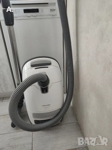 продавам прахосмукачка Миеле., снимка 3 - Прахосмукачки - 52398802
