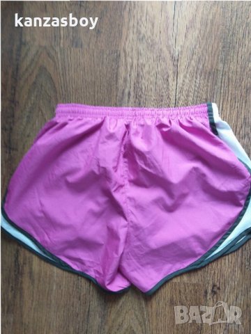 nike - страхотни дамски шорти КАТО НОВИ, снимка 6 - Спортни екипи - 33050154
