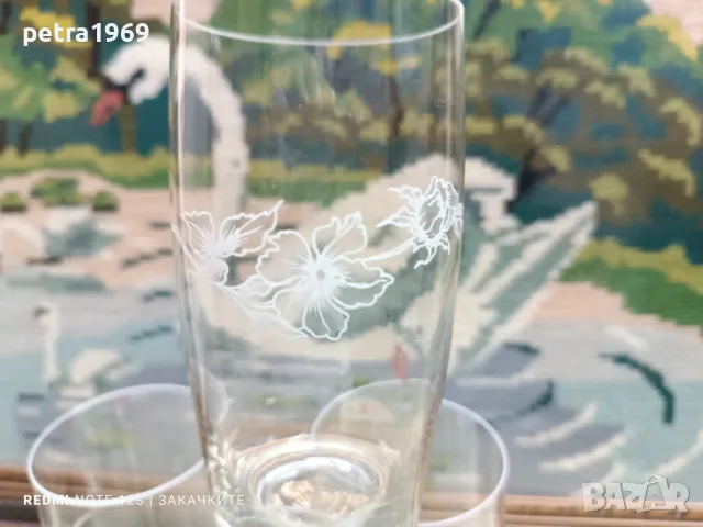 Стъклени ретро чаши с бяло цвете и бял кант по гърлото, снимка 2 - Чаши - 49236025