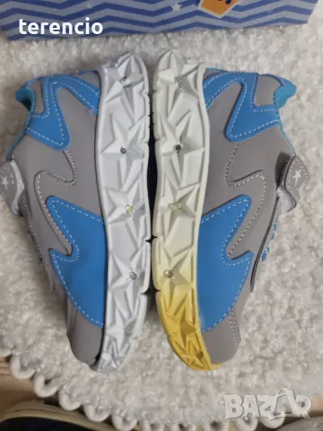 Нови маратонки със забележка и подарък гуменки, снимка 4 - Детски маратонки - 48549415