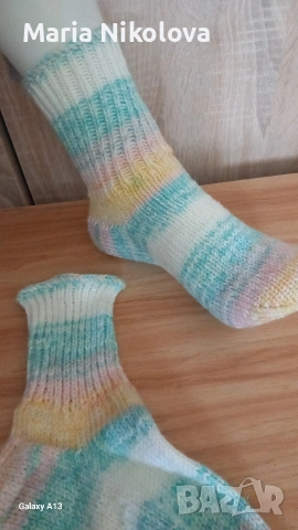 Предлагам красиви ръчно плетени чорапи и терлици , снимка 5 - Дамски чорапи - 52875619