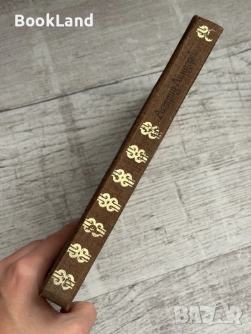 Три повести за Карлсон – Астрид Линдгрен , снимка 2 - Художествена литература - 53566181