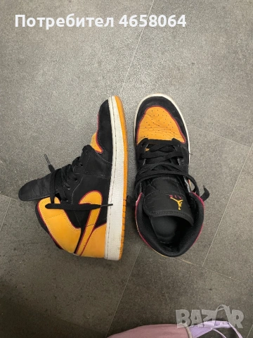 Jordan 1 mid SE Vivid orange , снимка 2 - Маратонки - 53339231