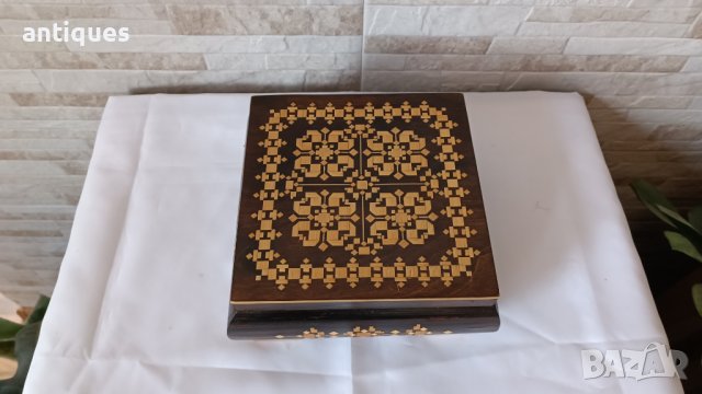 Стара дървена кутия за бижута - украсена с фурнир - №2, снимка 2 - Антикварни и старинни предмети - 43706706