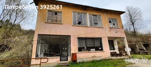Имот в продажба :двуетажна масивна сграда 