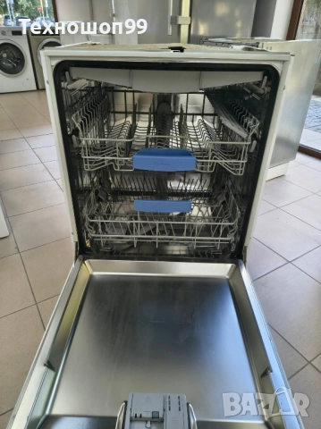 Съдомиялна машина Bosch, снимка 2 - Съдомиялни - 52234326