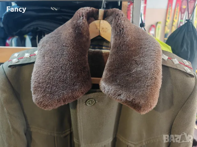 Военна офицерска шуба, снимка 5 - Антикварни и старинни предмети - 48118221