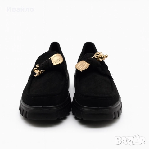 Дамски черни мокасини от еко велур с масивна подметка и златист аксесоар, снимка 2 - Дамски ежедневни обувки - 52096875