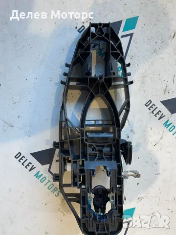 Основа за предна лява дръжка от Ford Fiesta VII 1.1 Ti-VCTi, двигател FSJA, 75 кс., 5 ск., 2023г.