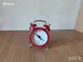 Будилник  мини ,малък с размери 5 см/7,5 см червен, снимка 1