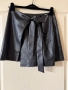 Нова черна кожена кожа къса елегантна интересна пола Mango , снимка 2