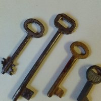 Стари ключове 3 бр., снимка 1 - Антикварни и старинни предмети - 26928678