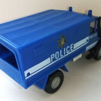 Камион с каросерия POLICE Welly, снимка 4 - Колекции - 40456228